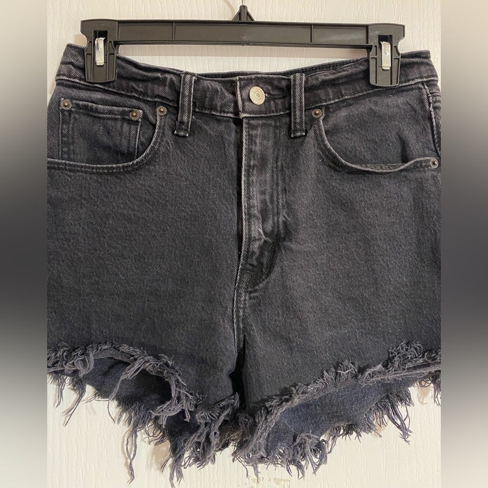 Abercrombie & Fitch 90s Relaxed Cut Off High Rise Black Denim Shorts Size 27 - Picture 7 of 14